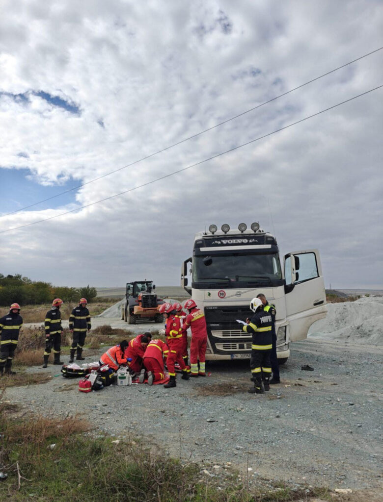 Tragedie în Satu Nou : un șofer de basculantă a murit electrocutat după ce vehiculul a atins fire de înaltă tensiune
